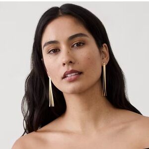 Banana Republic Women’s Fluid Drop Earrings Color Gold NWT